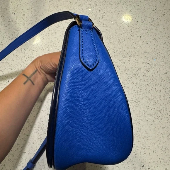 Tory Burch Blue Saddle Crossbody Bag with Textured Finish - Picture 6 of 12